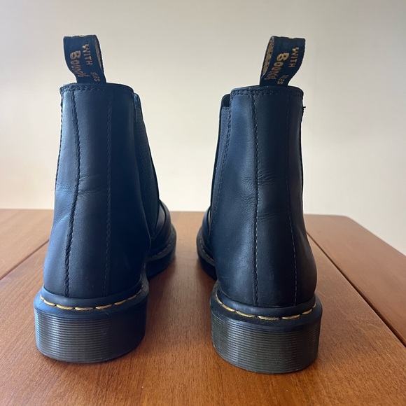 Dr. Martens 2976 Chelsea Boot - Picture 6 of 9